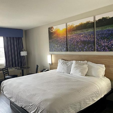 Days Inn By Wyndham San Antonio Southeast Frost Bank Center Ngoại thất bức ảnh