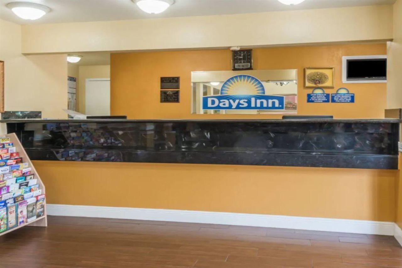 Days Inn By Wyndham San Antonio Southeast Frost Bank Center Ngoại thất bức ảnh