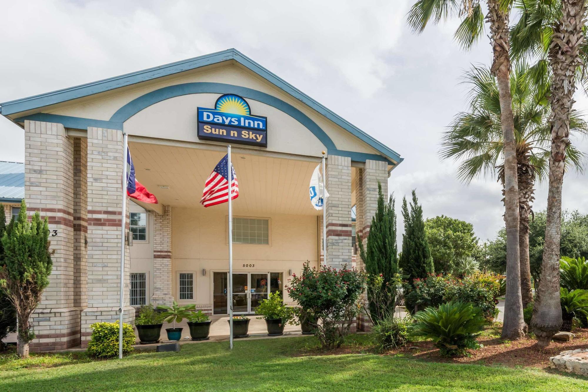 Days Inn By Wyndham San Antonio Southeast Frost Bank Center Ngoại thất bức ảnh